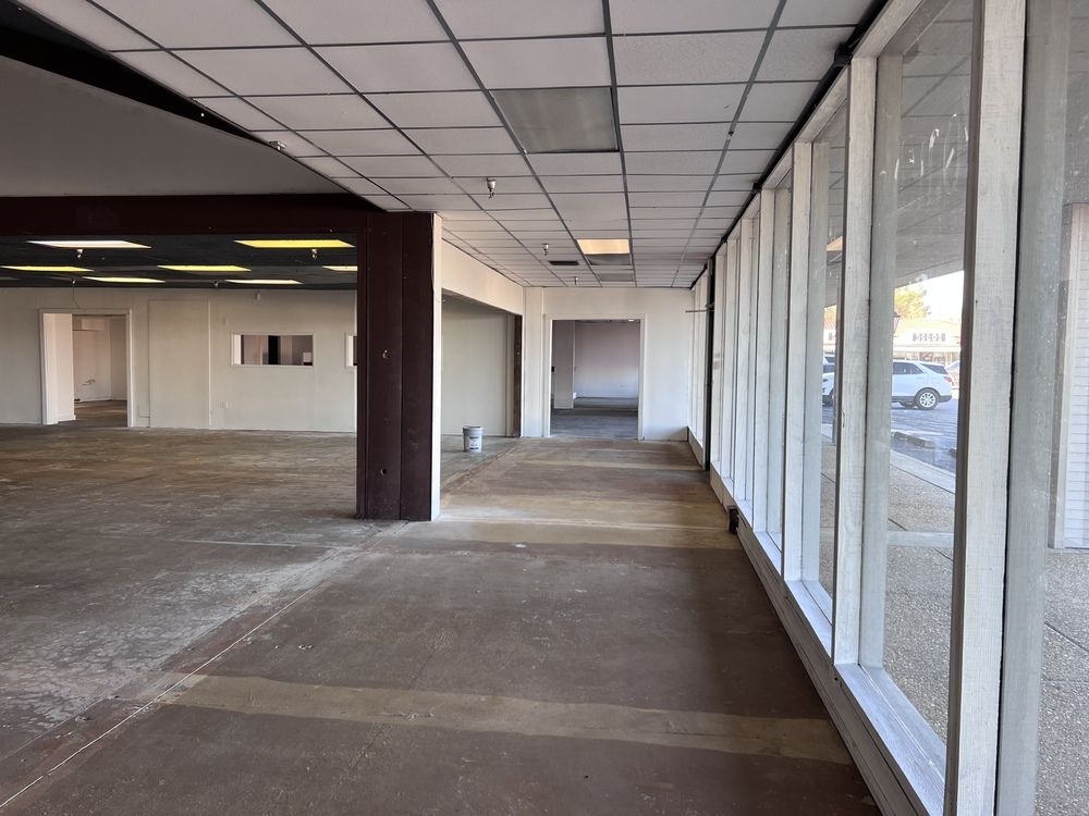 Boardwalk Village RESTAURANT OR RETAIL 3812 Central Avenue up to 10,000 Square Feet: 3810 Central Ave, Hot Springs, AR 71913
